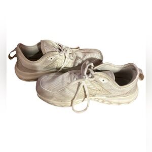 New Balance Women’s Fresh Foam SPT White Running Sneakers v4 size 7 GUC